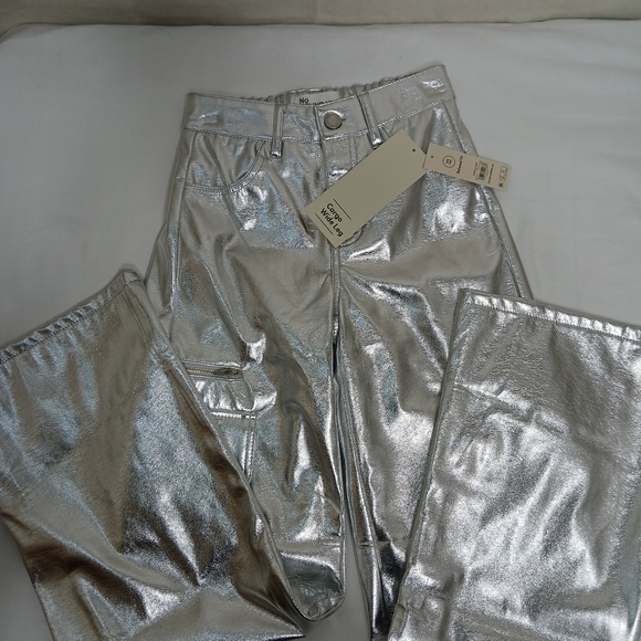 NEW No Boundaries Silver Wide Leg Cargo Pants Women's Size XXS (00) - Picture 3 of 8
